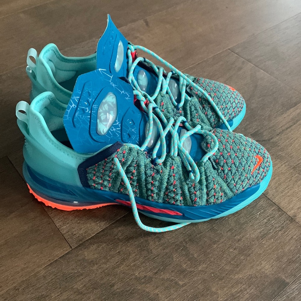 Nike LeBron 18 Basketball Shoes size 6.5 YNew